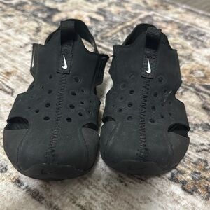 Nike Sunday sandals in black 
Good condition!
